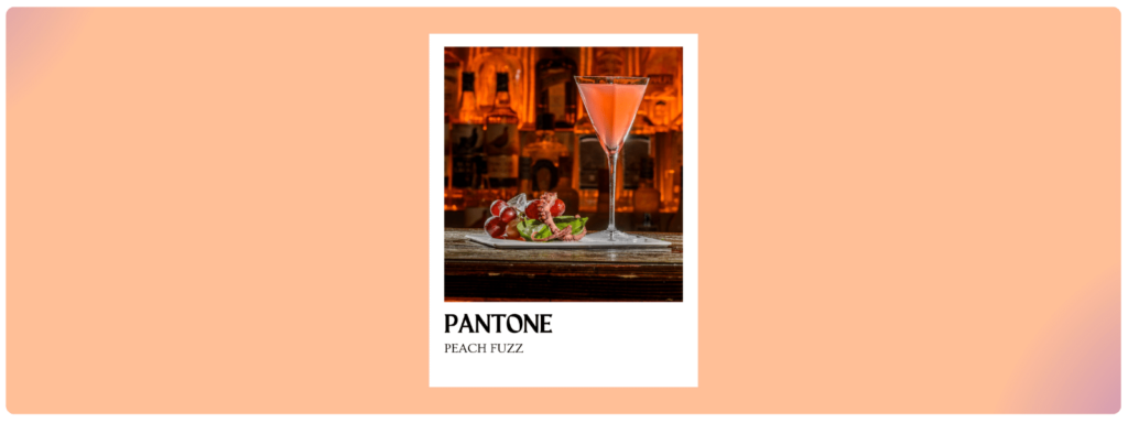 Imagem de vinho e alimentos com a cor do ano Pantone 2024.